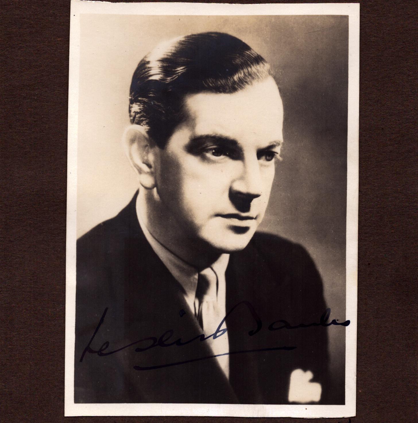 Leslie Banks signed 6X4 black and white vintage photo