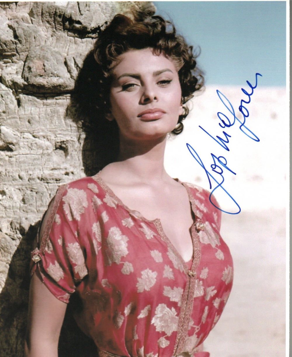 Lot 404: Sophia Loren signed 10 x 8 inch photo....