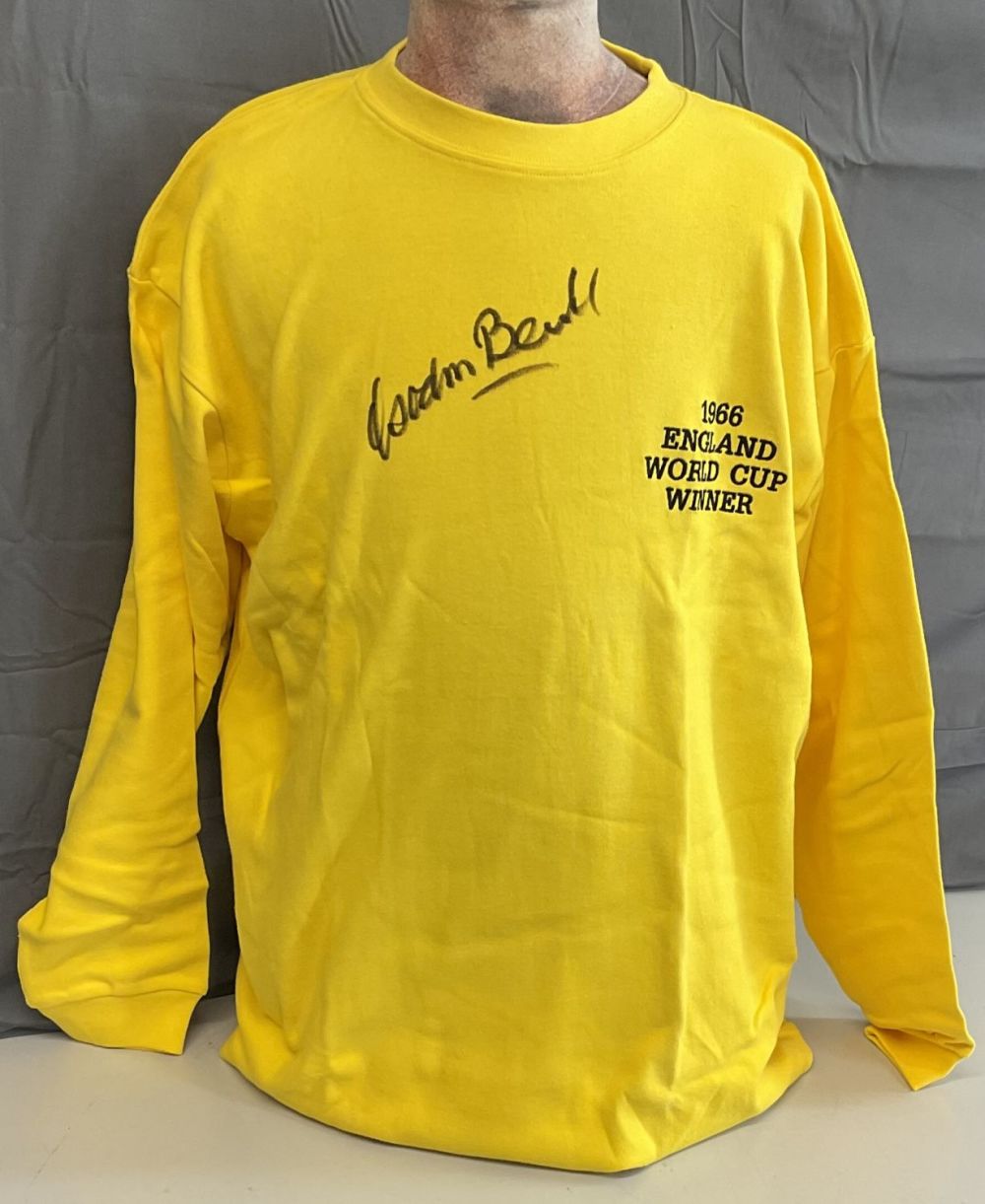 Lot 492: Gordon Banks signed England retro Goalkeepers yellow jersey....
