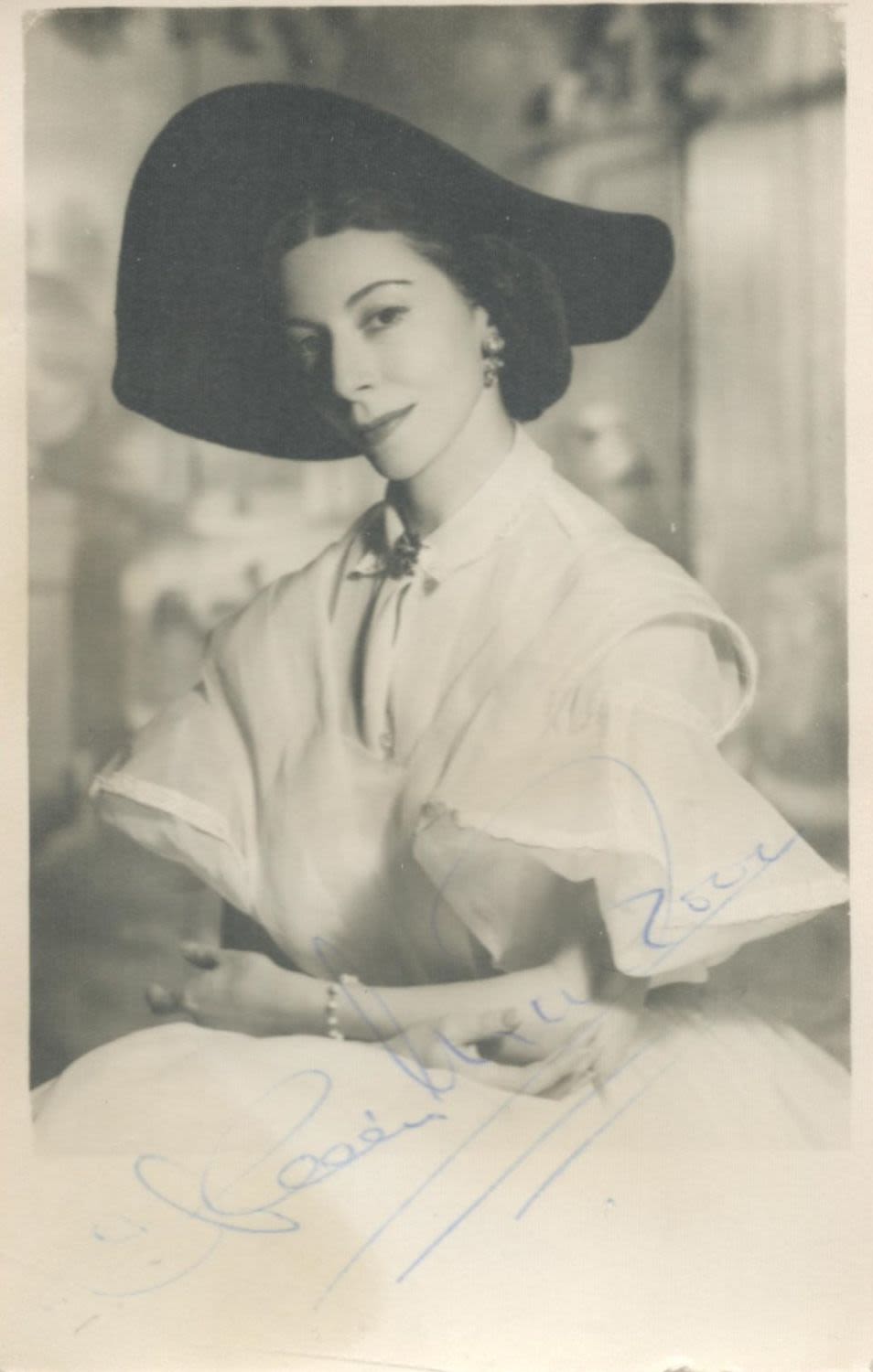 Lot 498: Dolores Del Rio signed 5x3 vintage black and...