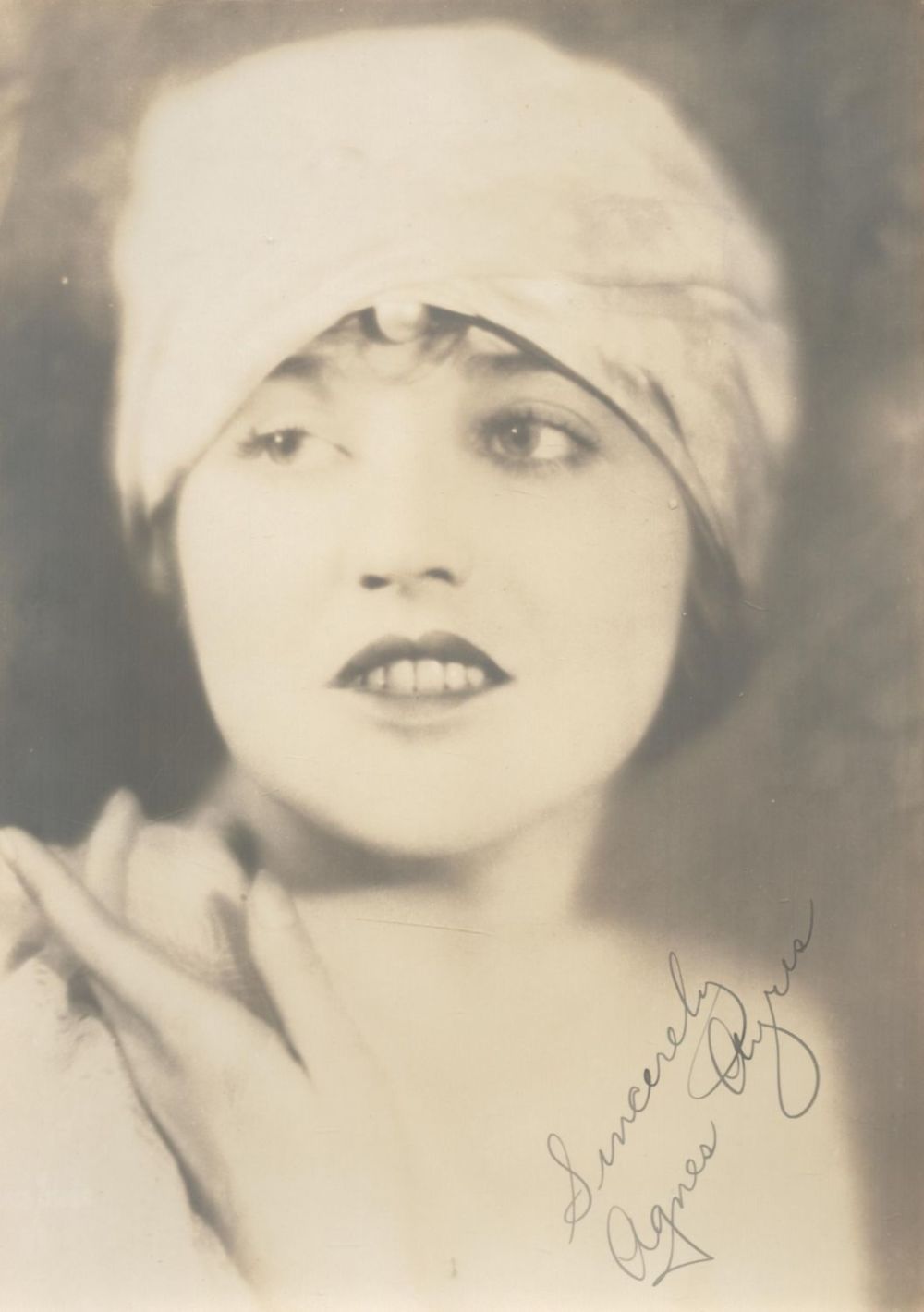Lot 504: Agnes Ayres signed 8x6 vintage black and white...