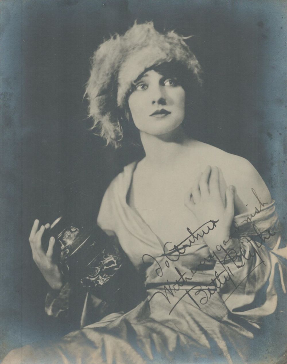 Lot 518: Betty Blythe signed 10x8 black and white vintage...
