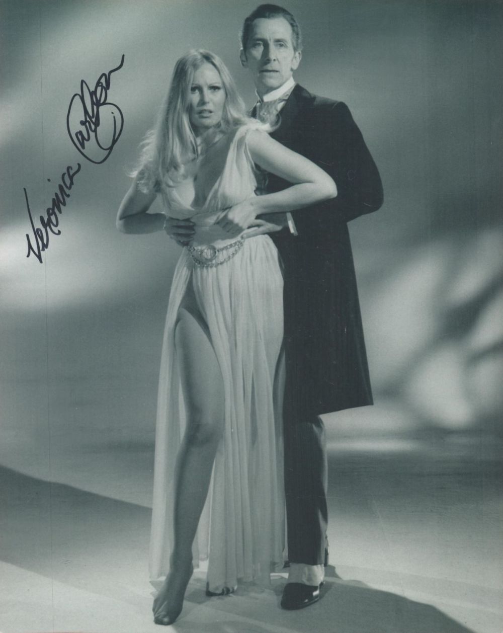 Lot 534: Veronica Carlson signed 10x8 black and white photo....