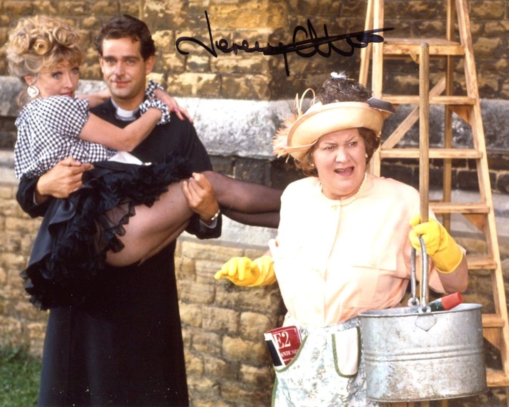 Lot 705: Keeping Up Appearances BBC comedy series photo signed...