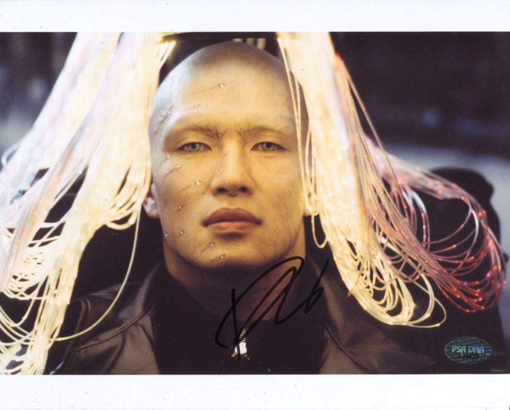 Lot 730: 007 James Bond movie Die Another Day 8x10...