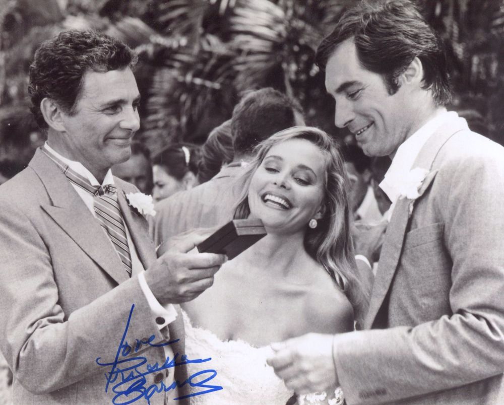 Lot 762: 007 James Bond movie License to Kill 8x10...