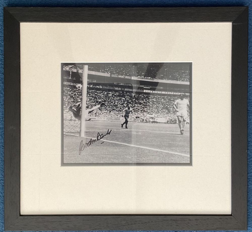 Lot 109: Football Legend Gordon Banks signed and framed Black...