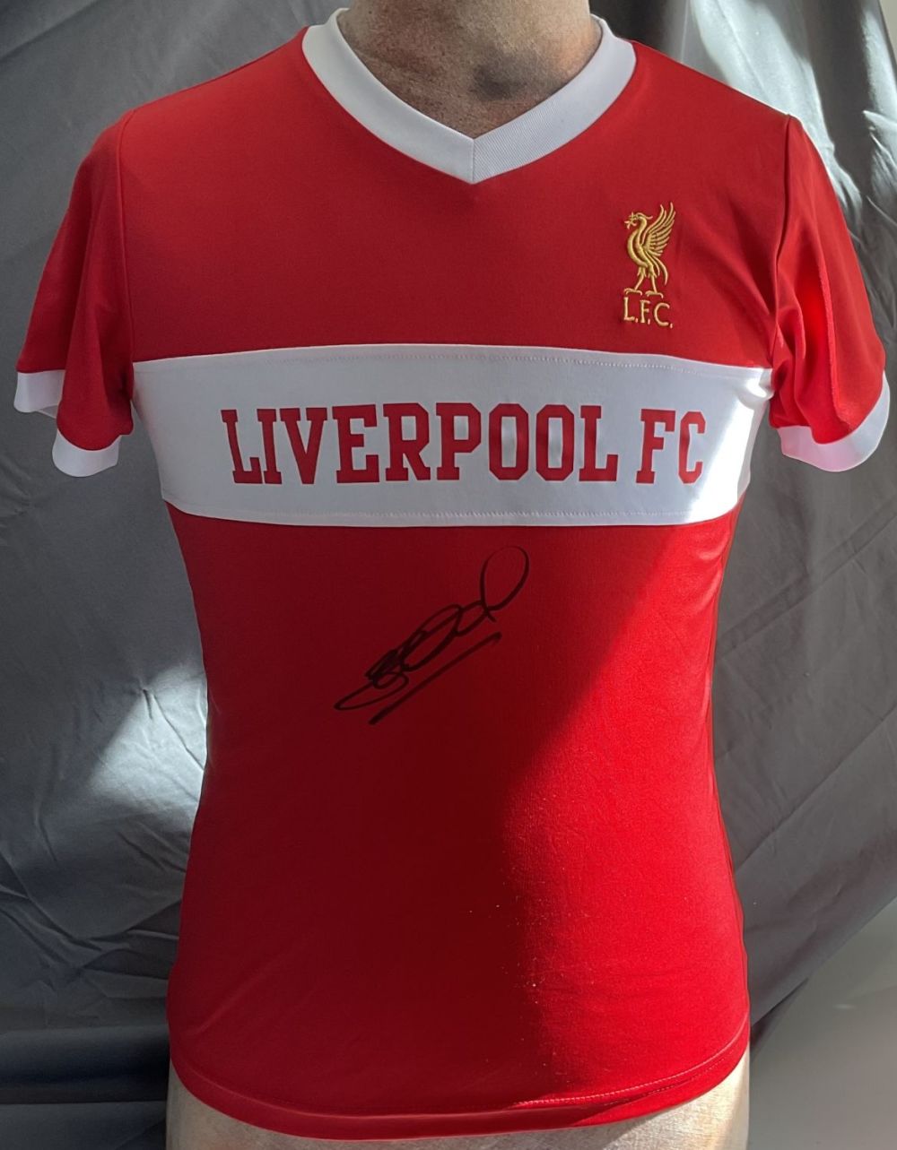Lot 156: Steven Gerrard Signed Liverpool F. C. Shirt. Good...
