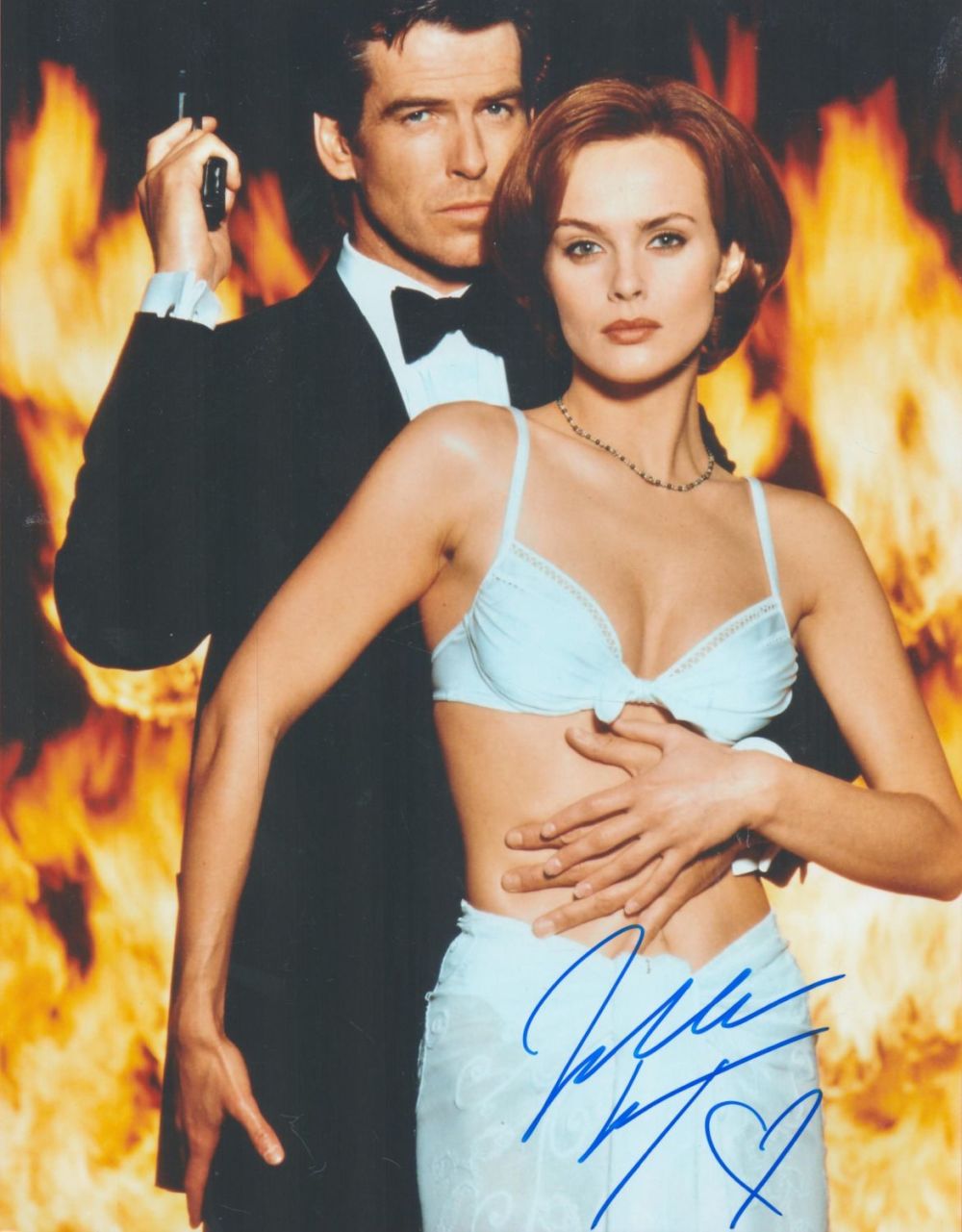 Lot 166: Izabella Scourupco signed 10x8 James Bond Goldeneye colour...