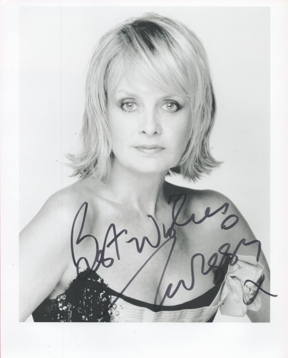 Lot 186: Twiggy signed 10x8 black and white photo. Dame...