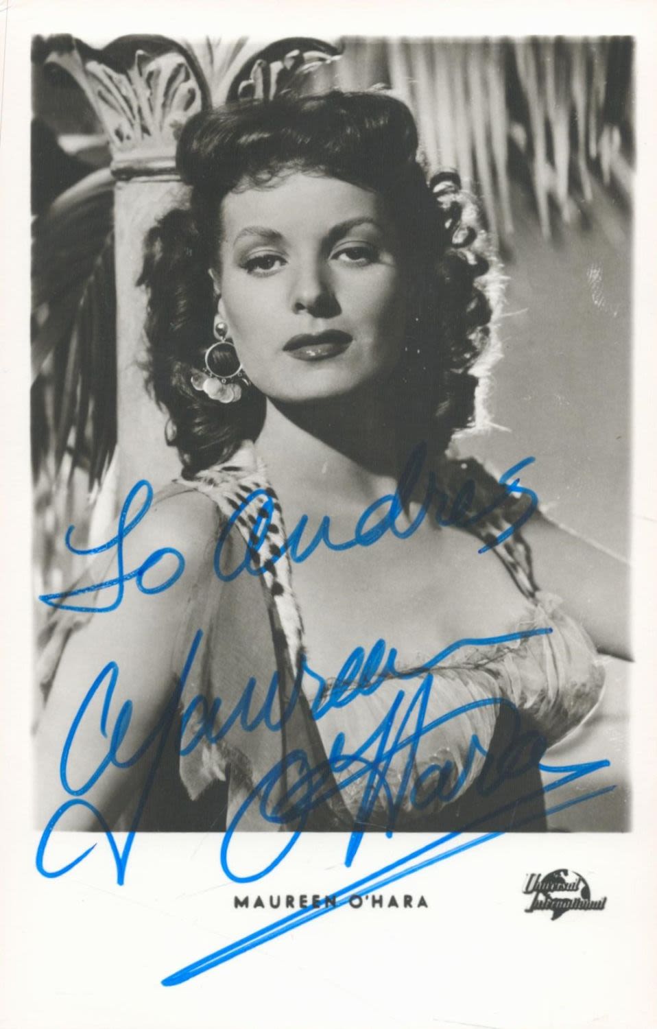 Lot 198: Maureen O'Hara signed 6x4 black and white photo...