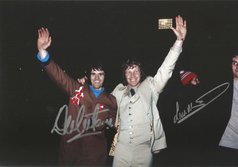 Lot 443: Football Dave Watson and Jim Montgomery signed Sunderland...