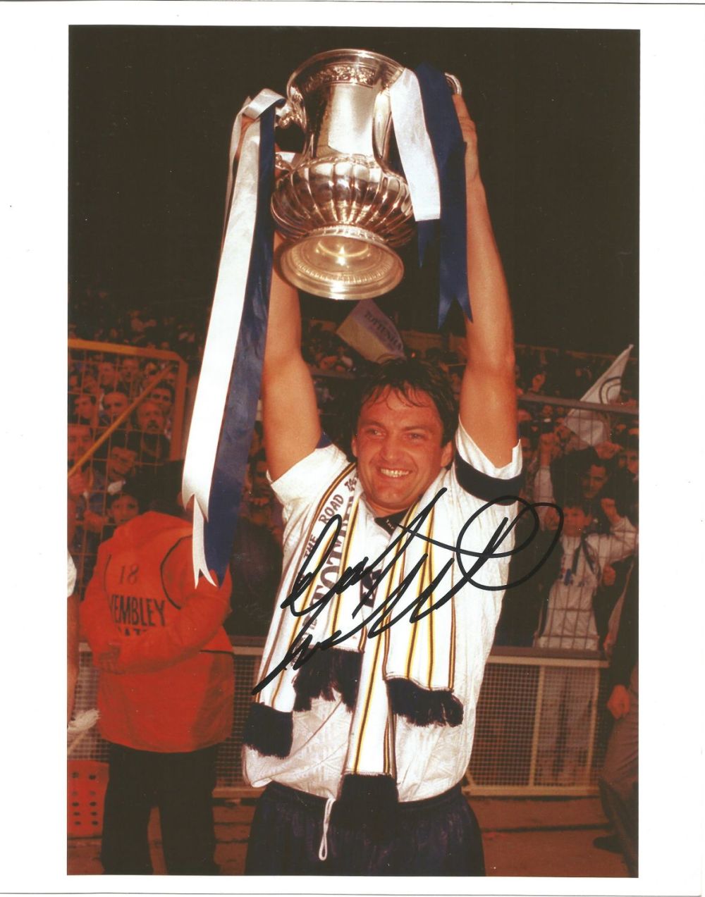 Lot 450: Football Gary Mabbutt signed 10x8 Tottenham Hotspur colour...