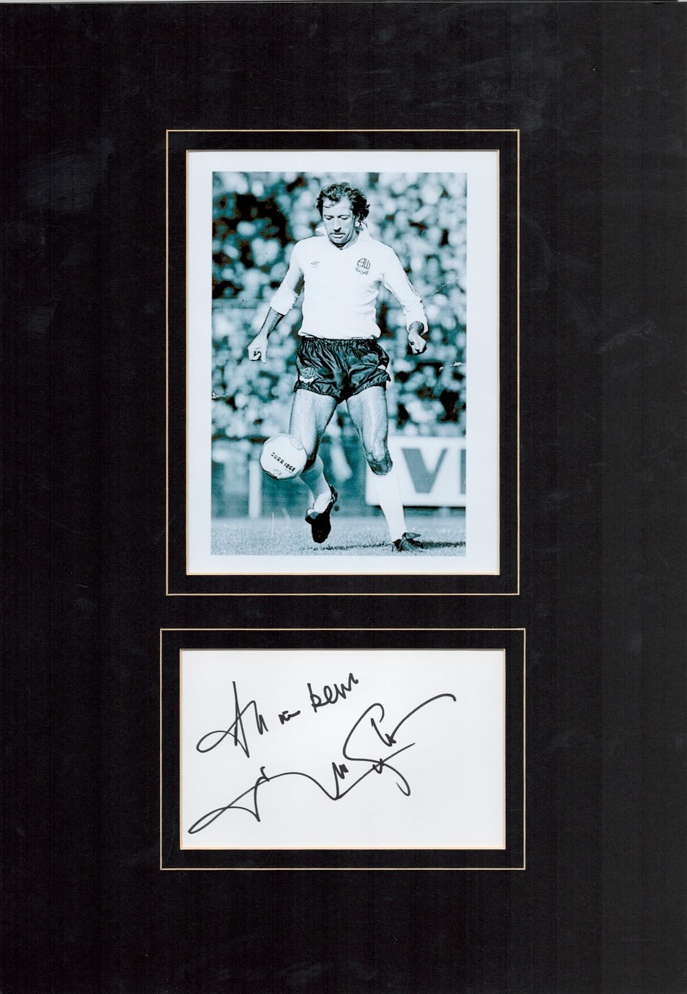 Lot 590: Football Frank Worthington Signed Signature card with Black...