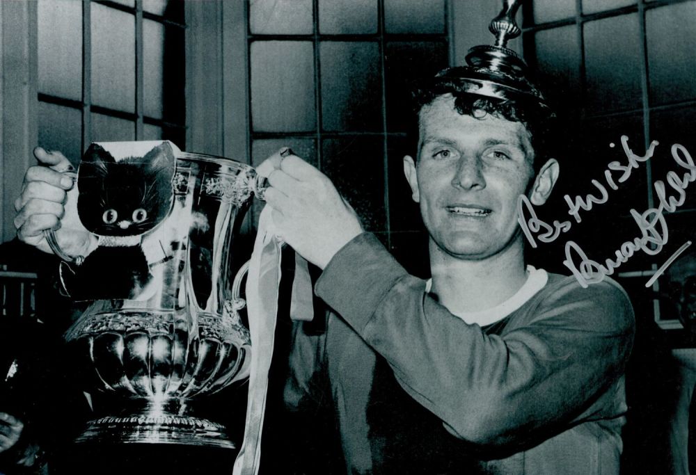 Lot 747: Brian Labone signed Everton FA Cup winners 12x8...