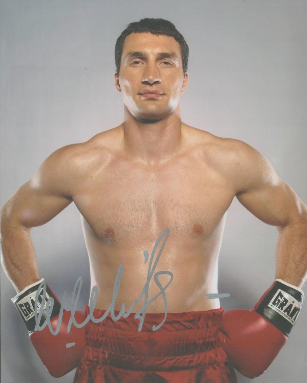 Lot 171: Wladimir Klitschko signed 10x8 colour boxing photo. Klitschko...
