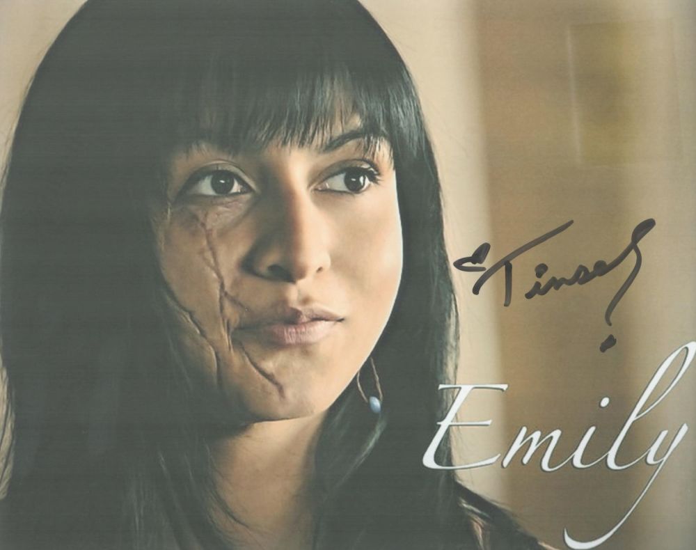 Lot 61: Tinsel Korey signed Twilight Saga 10x8 colour photo....