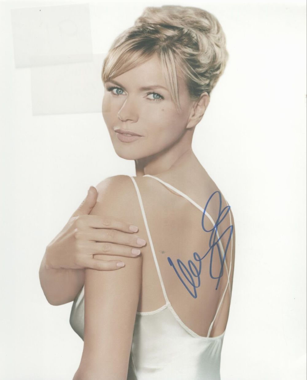 Lot 91: Veronica Ferres signed 10x8 colour photo. Veronica Maria...
