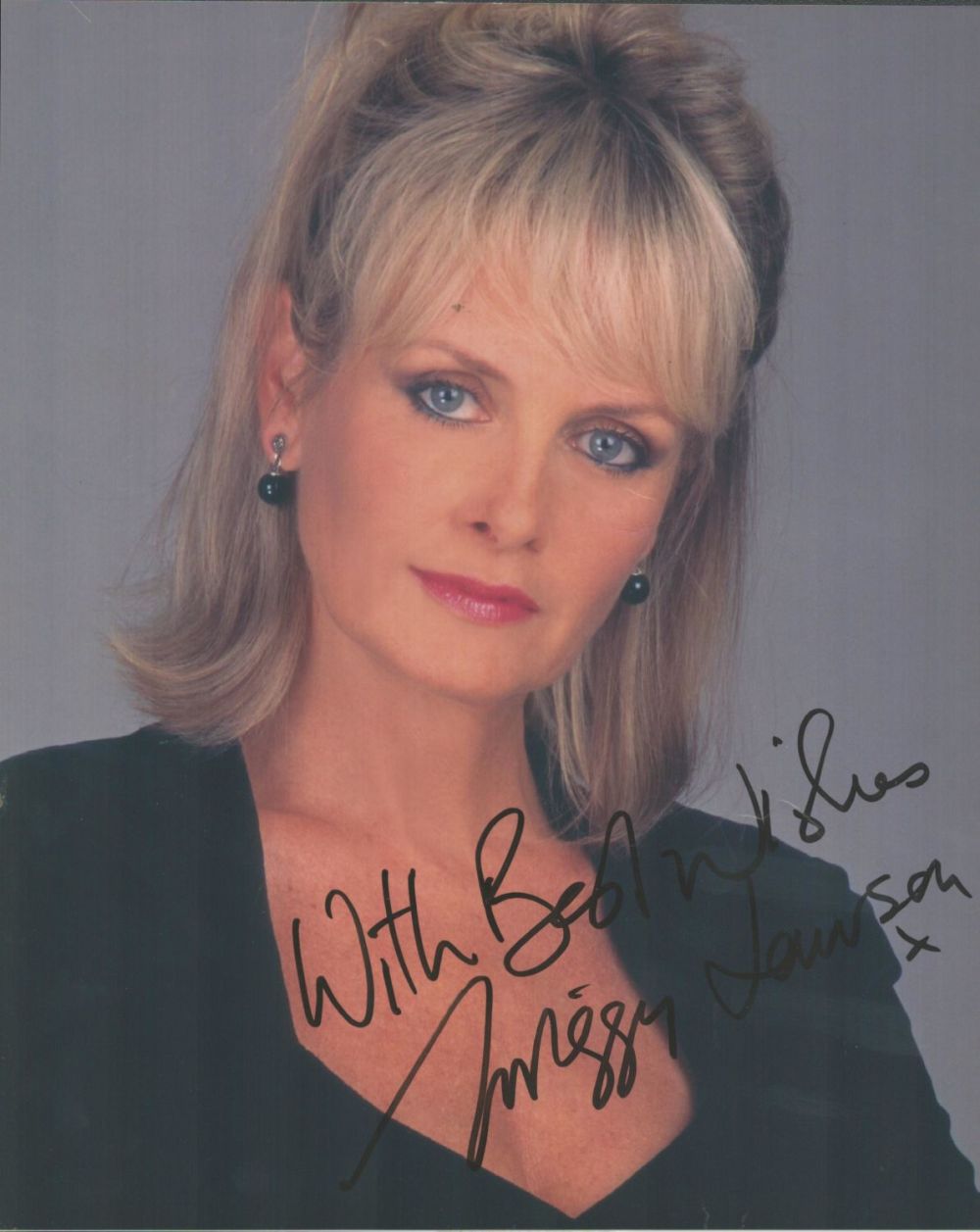 Lot 116: Twiggy Lawson signed 10x8 colour photo slight crease...