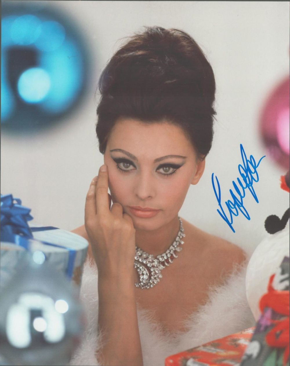 Lot 267: Sophia Loren signed 10x8 colour photo. Good condition...