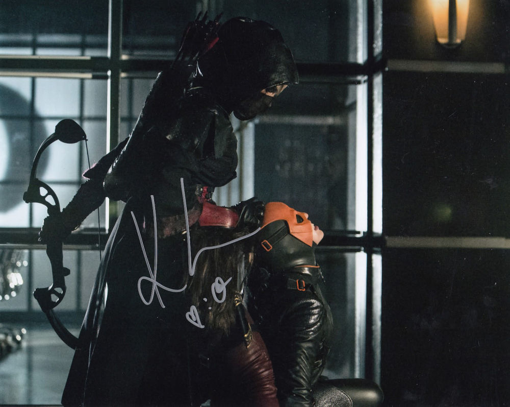 Lot 315: Blowout Sale! Arrow Katrina Law hand signed 10x8...