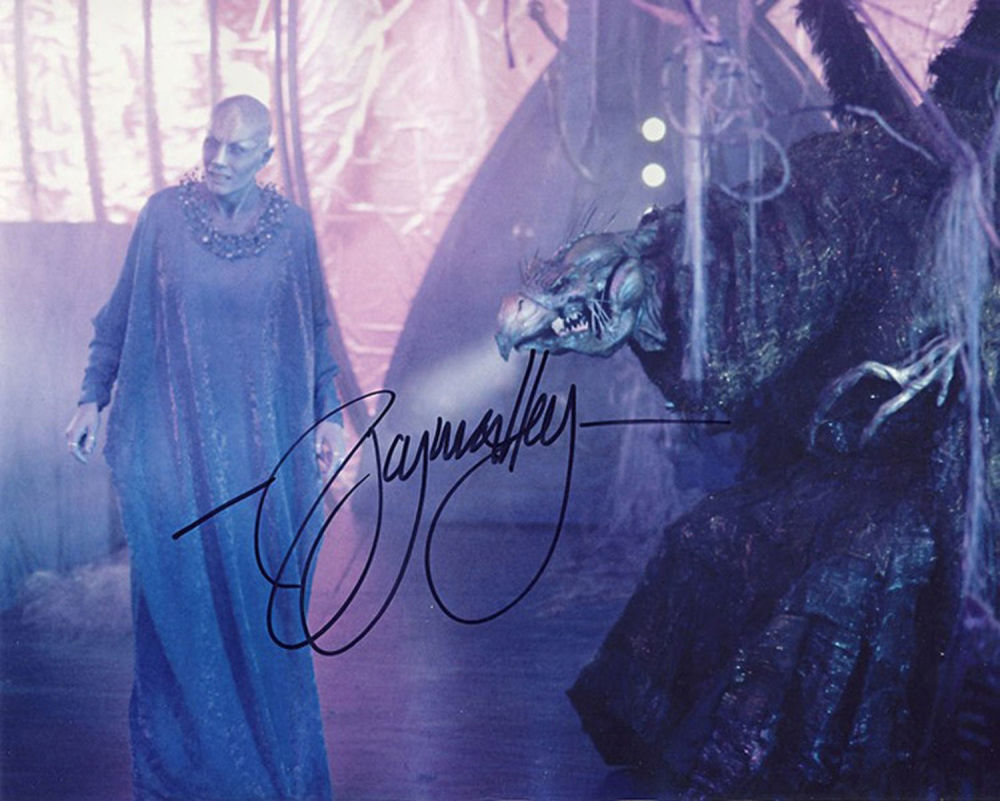 Lot 369: Blowout Sale! Farscape Virginia Hey hand signed 10x8...