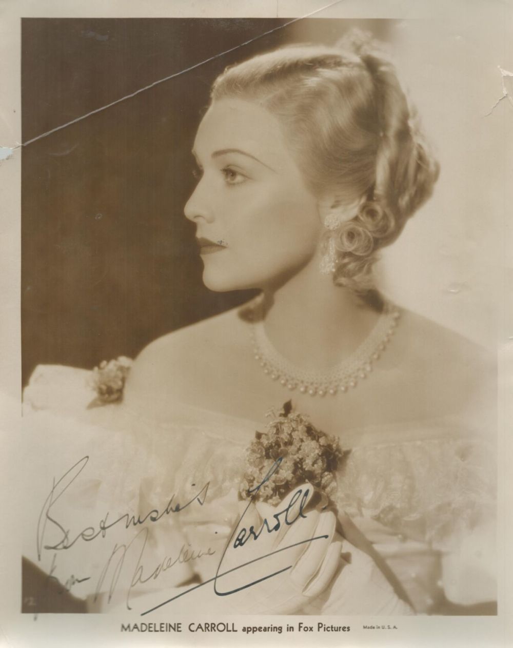 Lot 448: Madeleine Carroll signed vintage 10x8 photo. Slight crease....