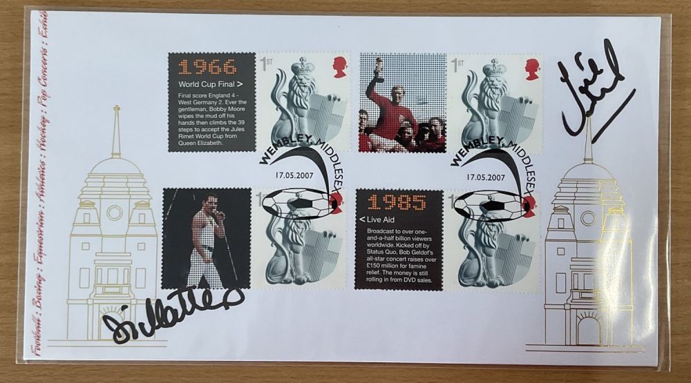 Lot 458: Football Jamie Redknapp and Roberto Di Matteo signed...