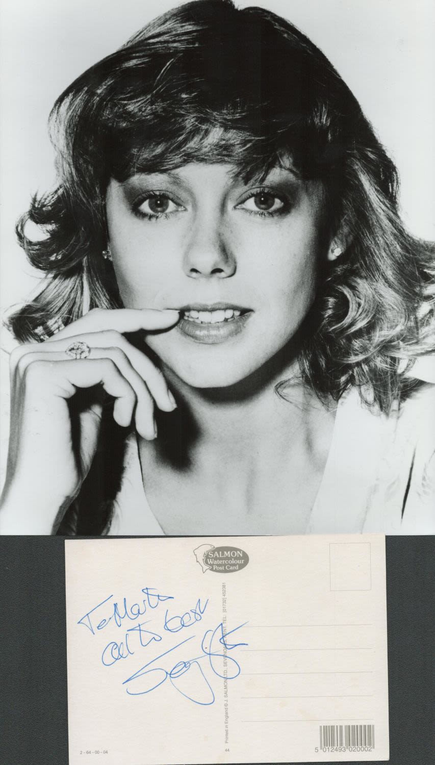 Lot 518: Actress Jenny Agutter OBE Signed Postcard with 10x8...