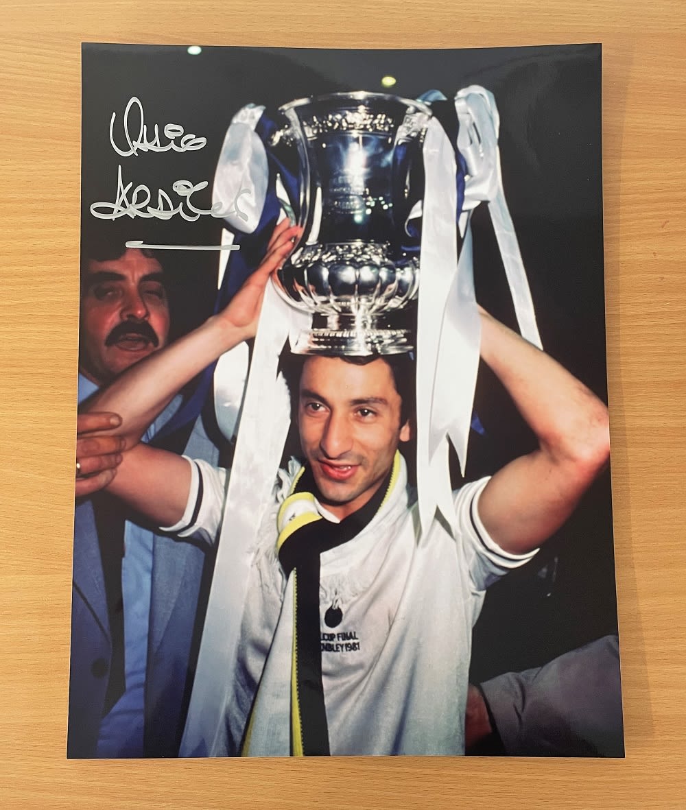 Lot 560: Football. Ossie Ardiles Signed 16x12 colour photo. Photo...