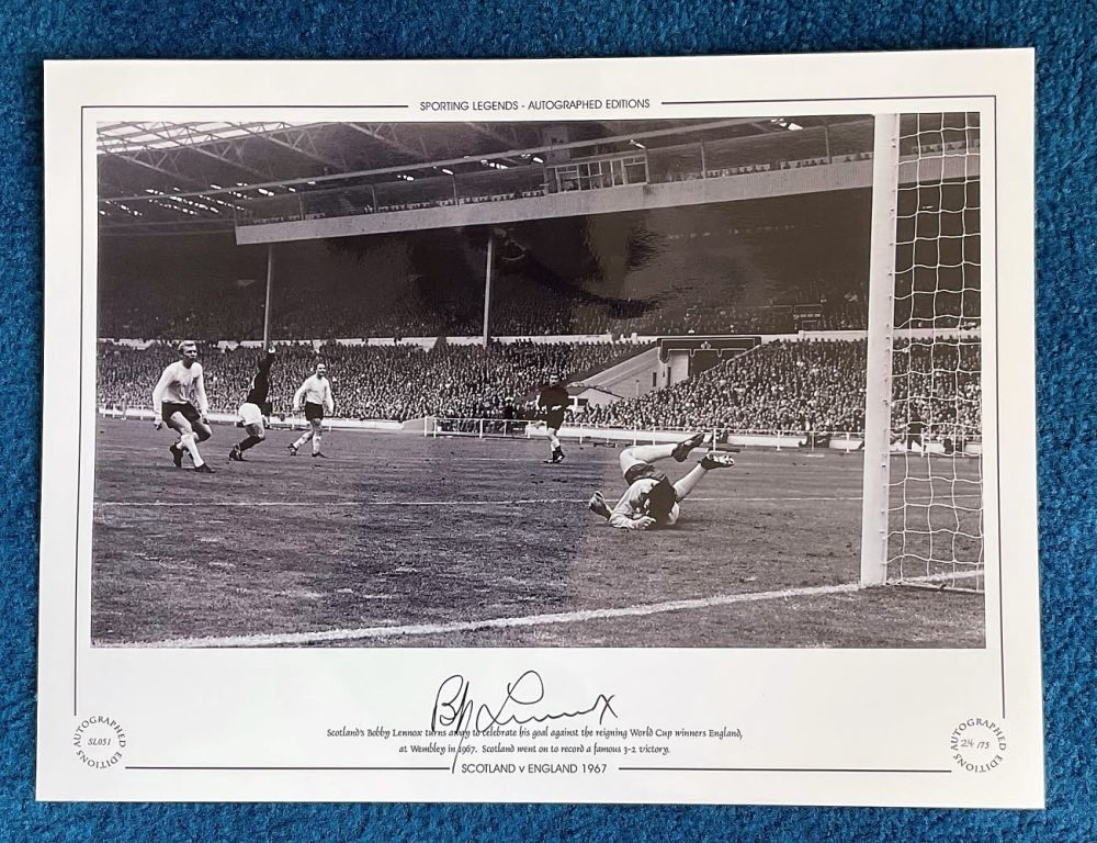Lot 587: Bobby Lennox 16x12 hand signed, Black and white...