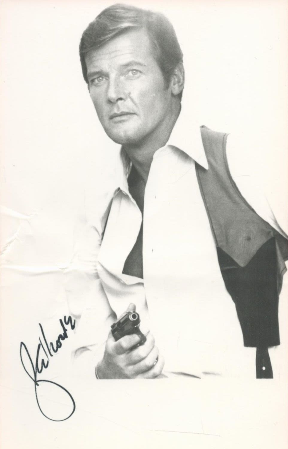 Lot 259: James Bond Actor Roger Moore Signed 5.5 x...