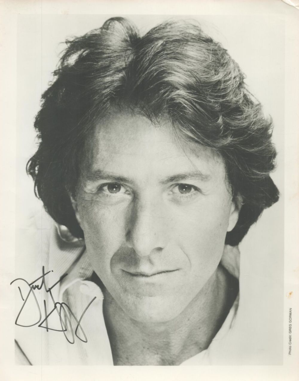 Lot 275: American Actor Dustin Hoffman Signed 10x8 inch Black...
