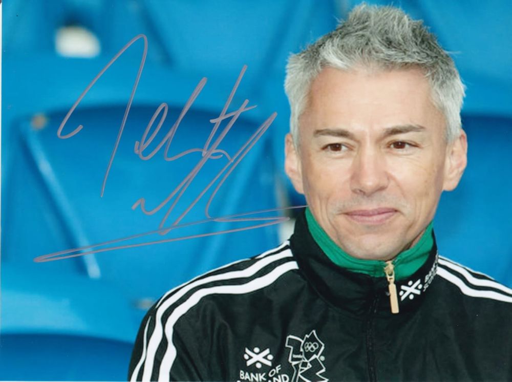 Lot 157: Jonathan Edwards, Olympic Gold Medallist, 8x6 inch Signed...