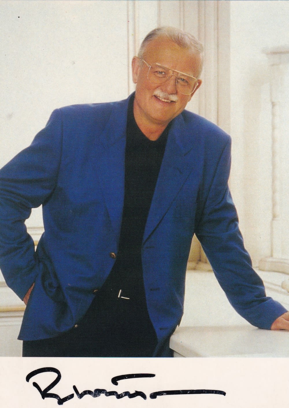 Lot 160: Roger Whittaker, British Singer Songwriter, 6x4 inch Signed...