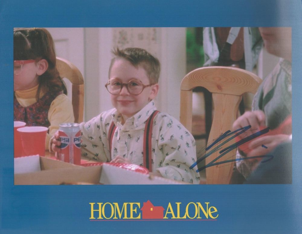 Lot 102: Kieran Culkin signed 10x8 colour photo. Culkin is...