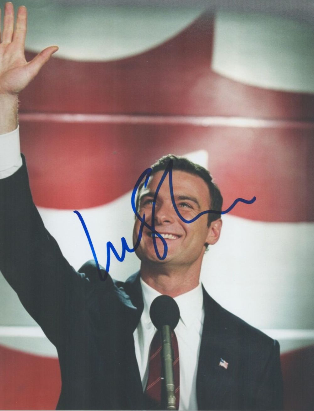 Lot 117: Liev Schreiber signed 10x8 colour photo. Schreiber is...