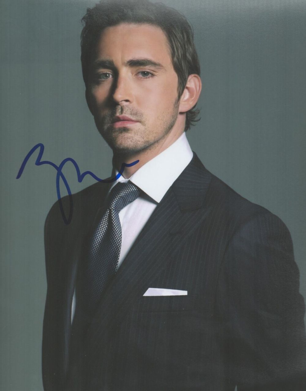 Lot 122: Lee Pace signed 10x8 colour photo. Pace is...