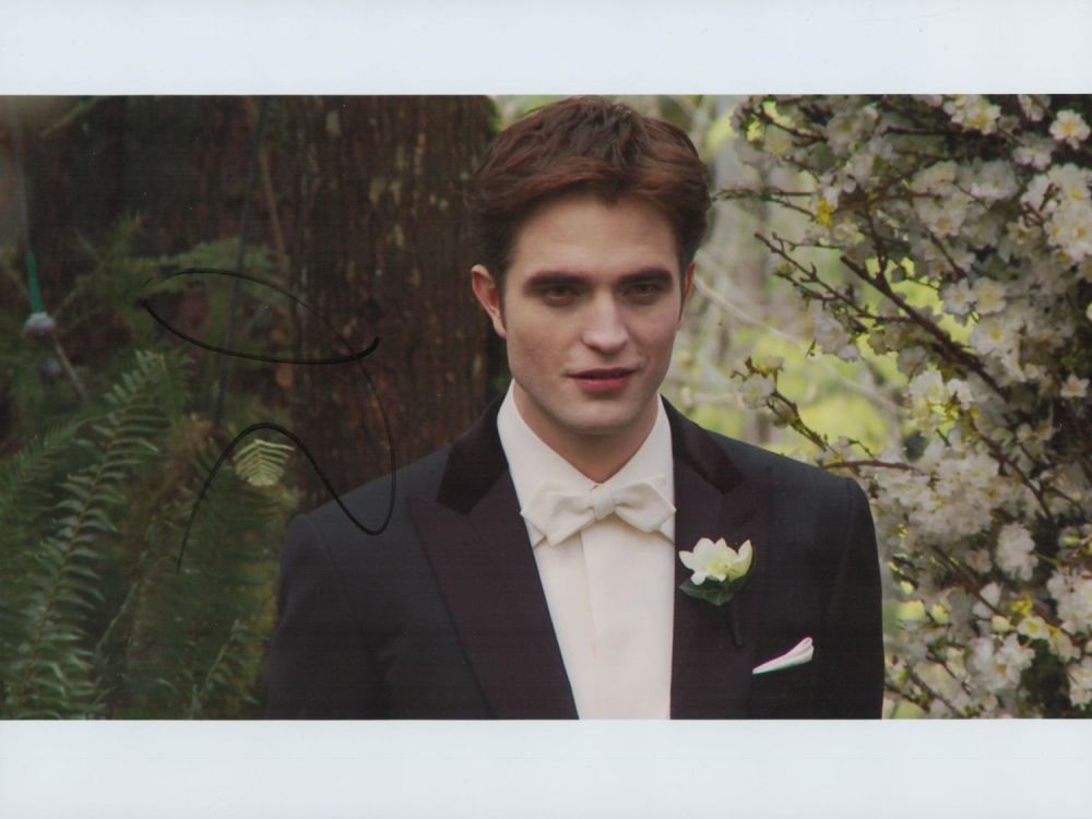 Lot 146: Robert Pattinson signed 11x8 signed colour photo. Pattinson...