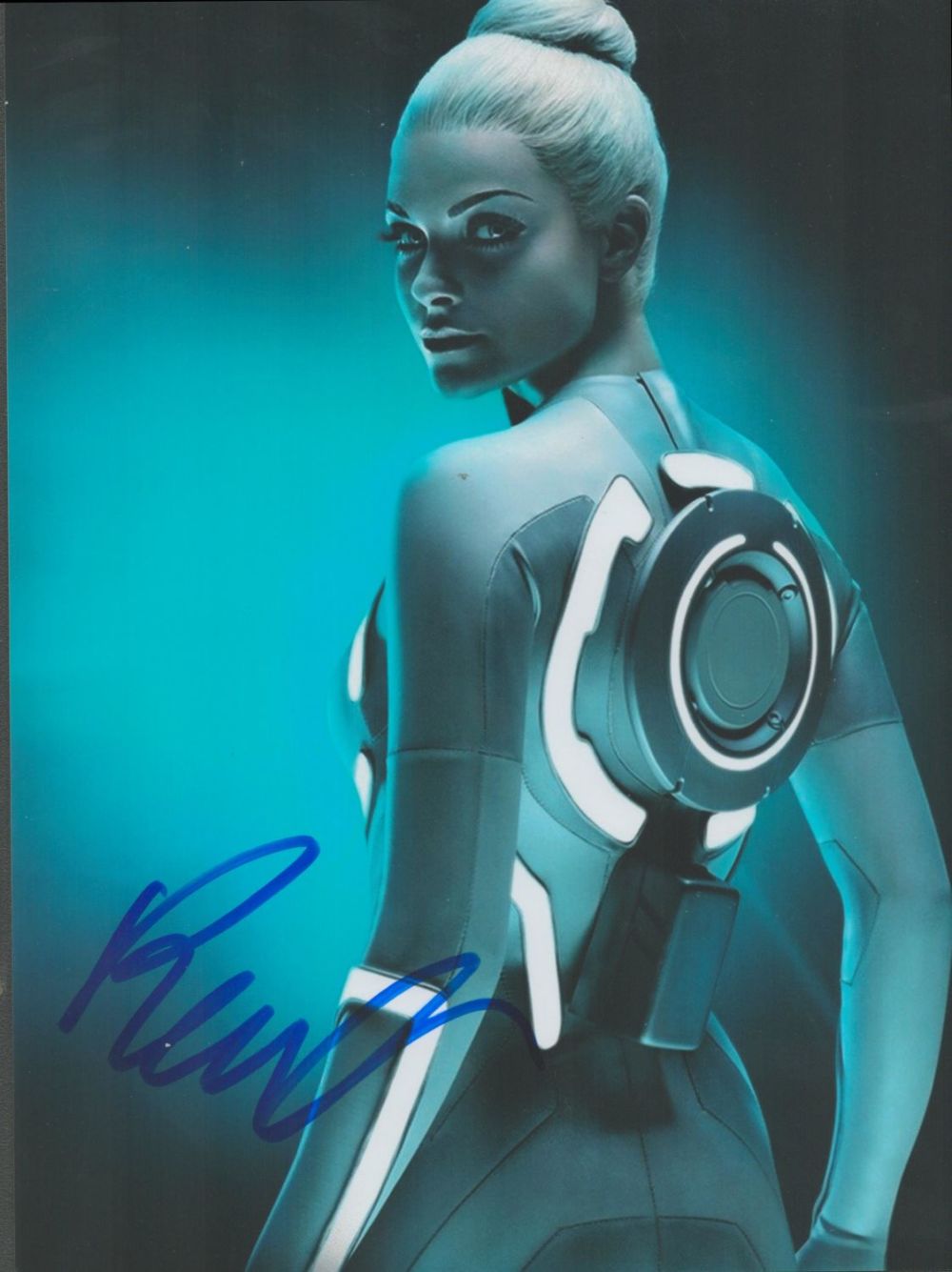 Lot 175: Beau Garrett signed 10x8 colour photo. Garrett is...