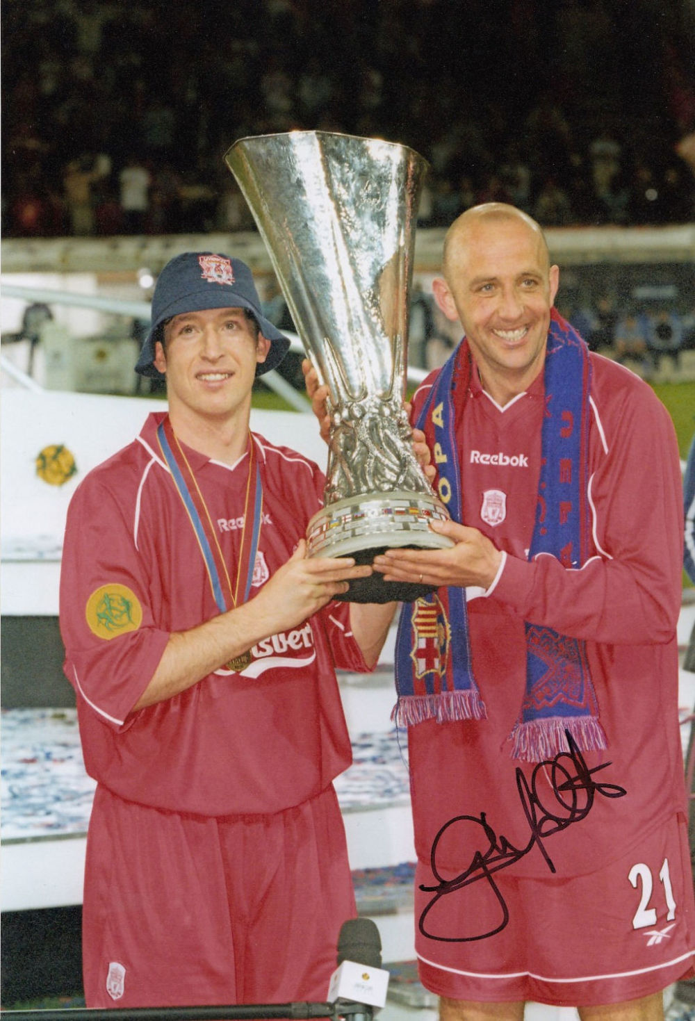 Lot 221: Autographed GARY McALLISTER 12 x 8 photo -...