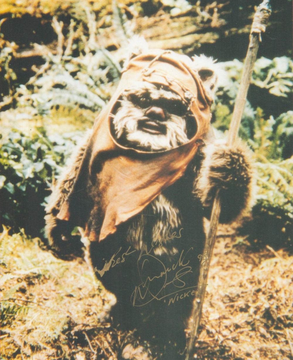 Lot 331: Star Wars Actor Warwick Davies (Wicket) Signed 10x8...