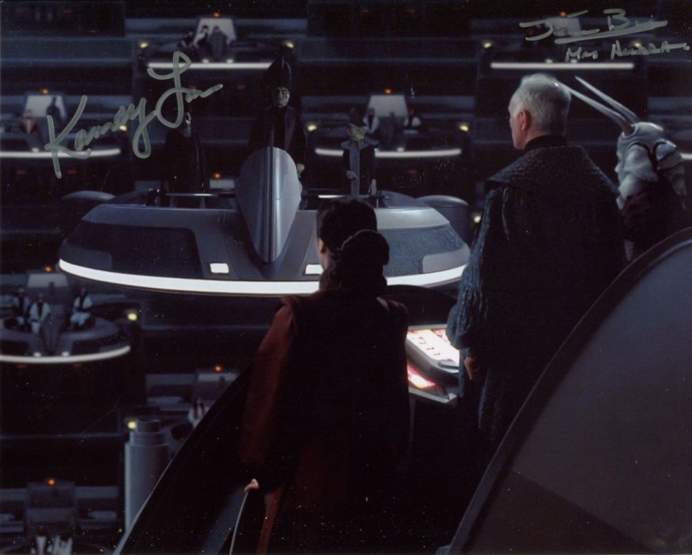 Lot 745: Star Wars The Phantom Menace 8x10 photo signed...