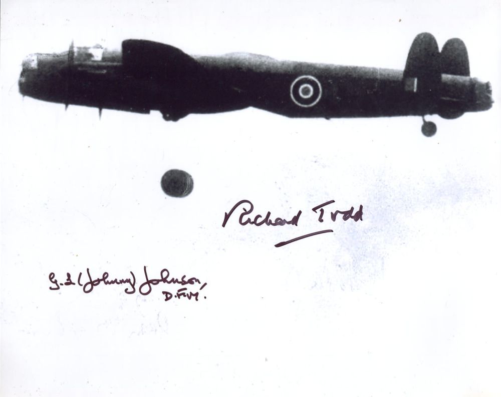 Lot 774: WW2 Dambusters 8x10 photo signed by Raid veteran...