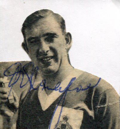 Lot 797: Danny Blanchflower Tottenham Hotspur football legend signed newspaper...