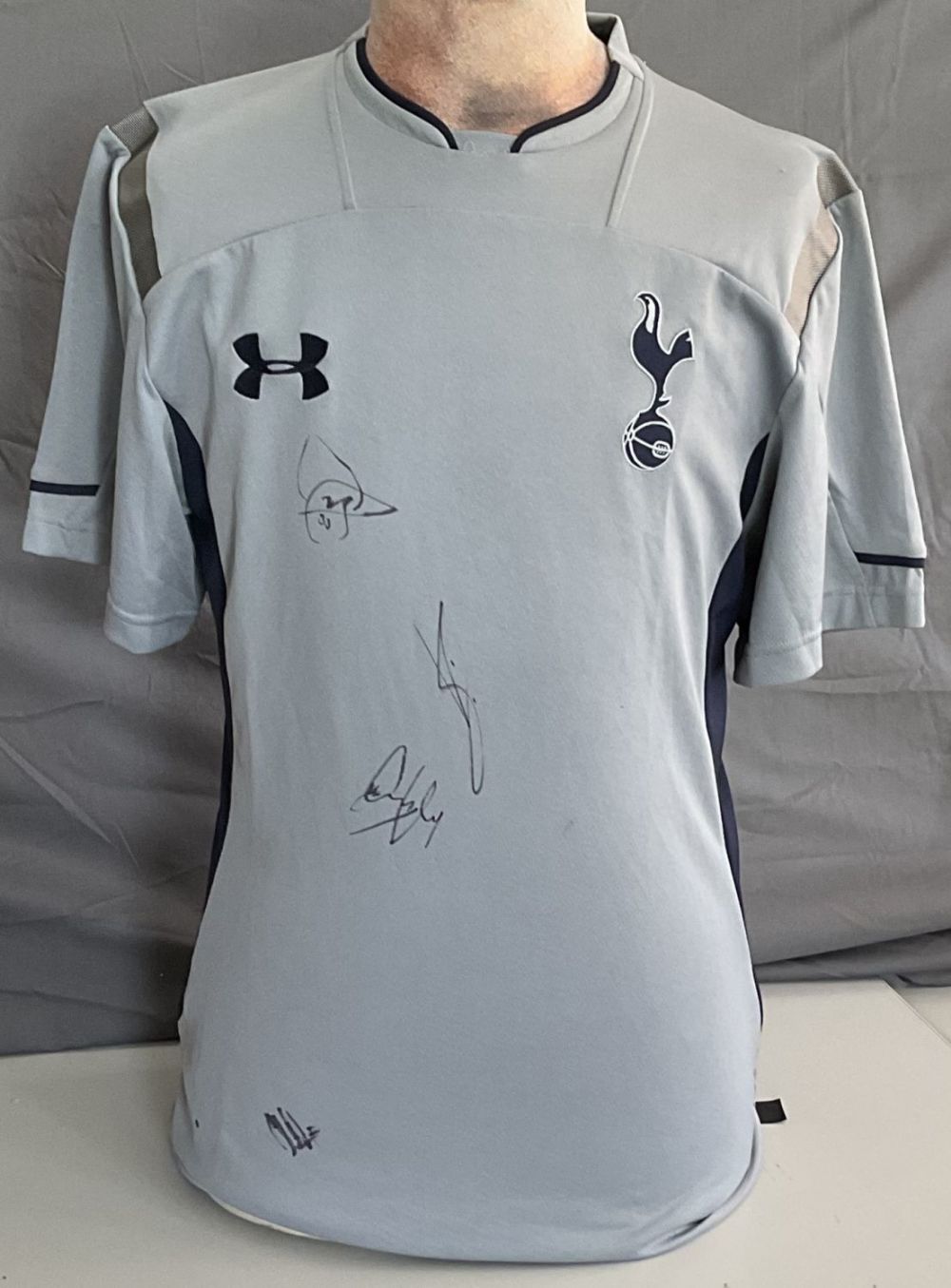Lot 213: Football Tottenham Hotspurs FC Multi Signed Under Armour...