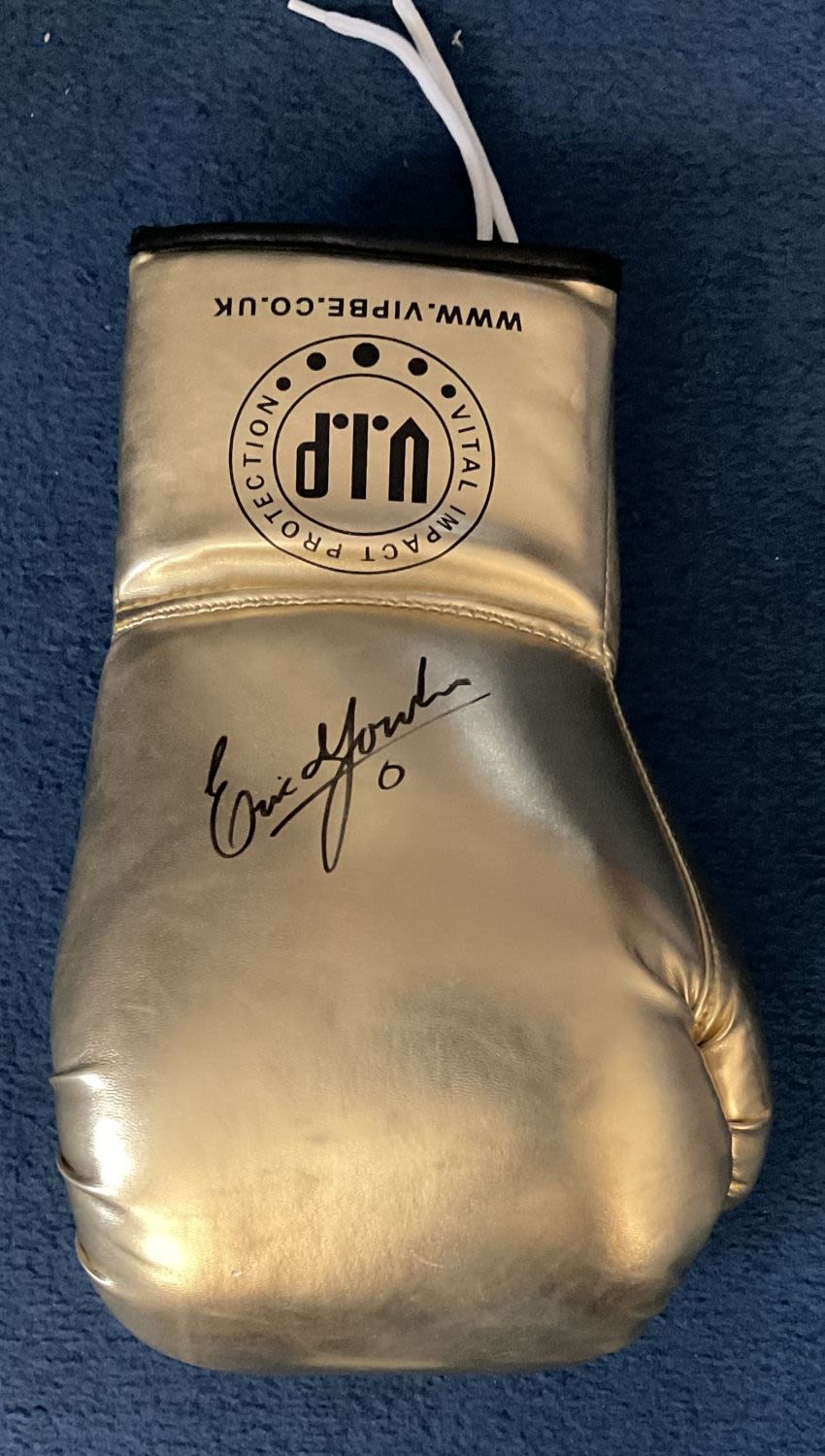 Lot 229: Erik Morales signed V. I. P gold boxing...