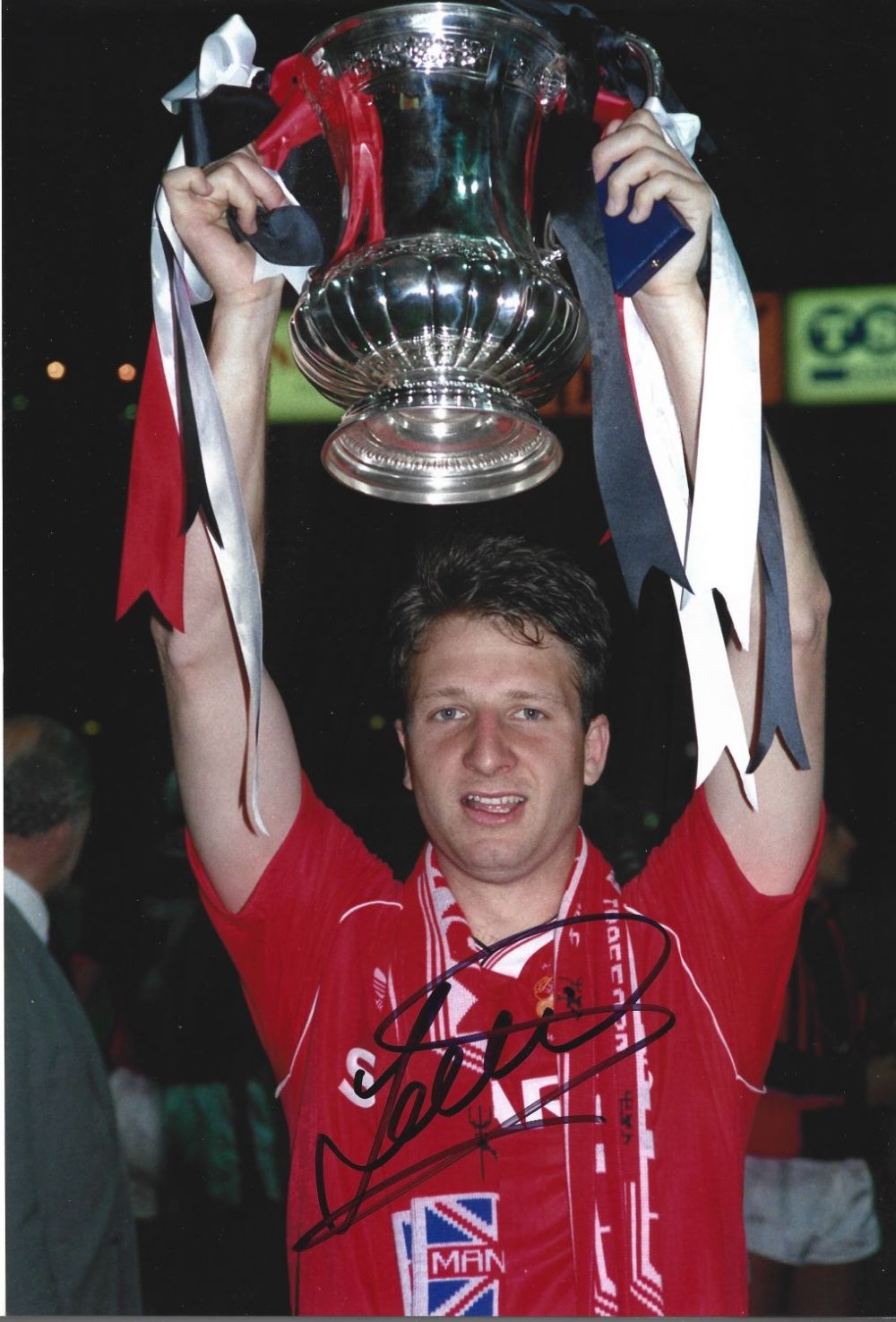 Lot 314: Lee Martin signed Manchester United 12x8 colour photo....