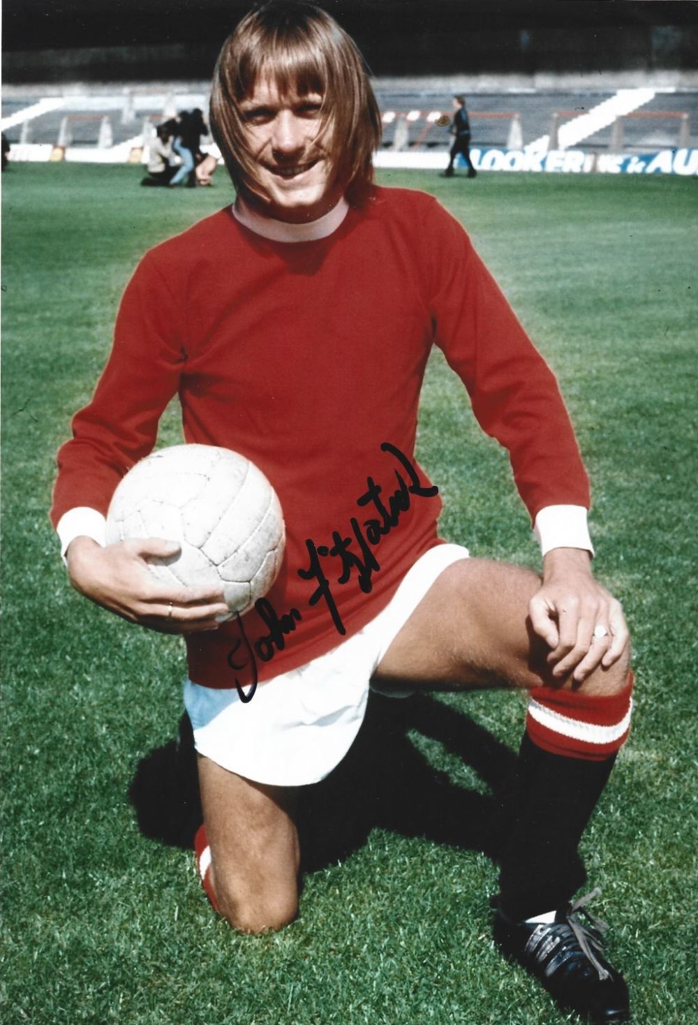 Lot 316: John Fitzpatrick signed Manchester United 12x8 colour photo....
