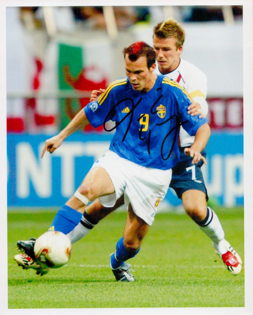 Lot 346: Football Freddie Ljungberg Signed 10x8 inch Colour Photo...